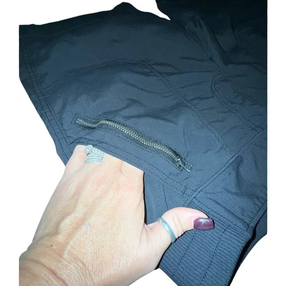 UEC Athleta Trekkie Bermuda Cargo Zip Shorts Black Pockets SZ 6